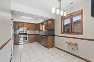 4029 W 93rd Pl, Oak Lawn, IL 60453 - Photo 10