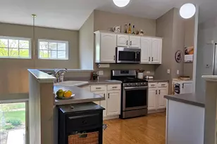 3623 Roanoke Ave, Carpentersville, IL 60110 - Photo 8