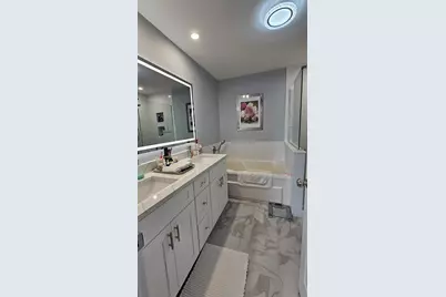 3623 Roanoke Avenue, Carpentersville, IL 60110 - Photo 20