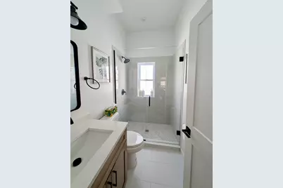 1914 W Farragut Avenue #3R, Chicago, IL 60640 - Photo 8
