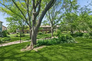 384 Sandhurst Cir, Glen Ellyn, IL 60137 - Photo 20