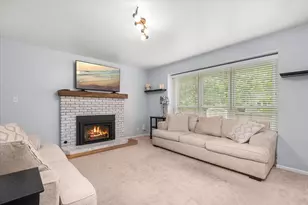 734 Lindsay Cir, North Aurora, IL 60542 - Photo 6
