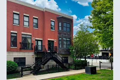 953 W College Parkway, Chicago, IL 60608 - Photo 1