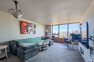 3930 N Pine Grove Ave, Chicago, IL 60613 - Photo 4