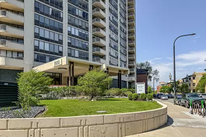 3930 N Pine Grove Avenue #1805, Chicago, IL 60613 - Photo 2