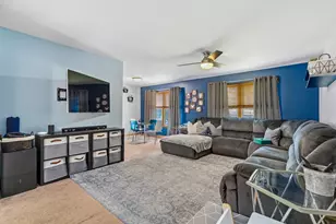 520 Cumberland Ln, Bolingbrook, IL 60440 - Photo 2