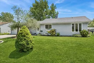 17 Rugby Rd, Lake Zurich, IL 60047 - Photo 2