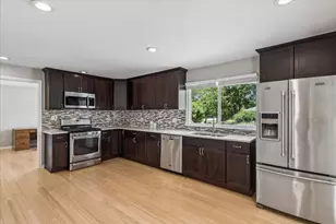 17 Rugby Rd, Lake Zurich, IL 60047 - Photo 4