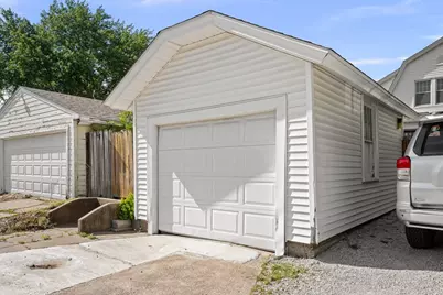 911 Grand Court, Davenport, IA 52803 - Photo 36