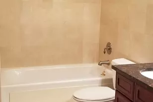 4250 N Marine Dr, Chicago, IL 60613 - Photo 8