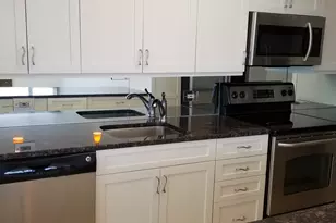 4250 N Marine Dr, Chicago, IL 60613 - Photo 4