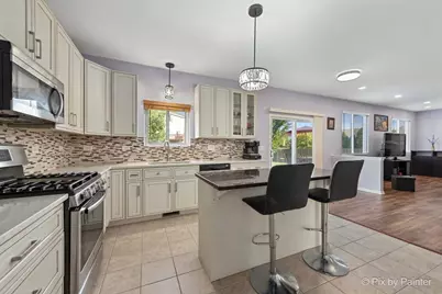 905 Shelter Island Lane, Pingree Grove, IL 60140 - Photo 2