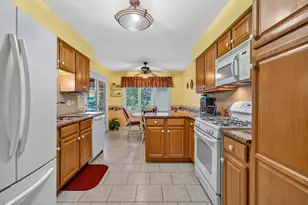 3173 Grandview Pl, Darien, IL 60561 - Photo 4