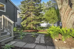 597 Lowden Ave, Glen Ellyn, IL 60137 - Photo 32