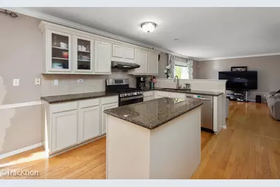 601 Kingsbrooke Crossing, Bolingbrook, IL 60440 - Photo 8