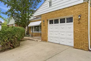 306 W Lonnquist Blvd, Mount Prospect, IL 60056 - Photo 2
