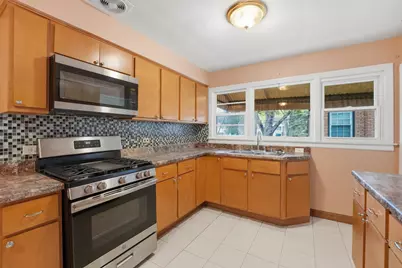 306 W Lonnquist Boulevard, Mount Prospect, IL 60056 - Photo 10