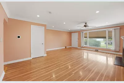306 W Lonnquist Boulevard, Mount Prospect, IL 60056 - Photo 8