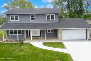 99 Essex Rd, Elk Grove Village, IL 60007 - Photo 2