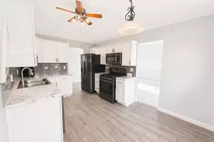 828 Huron Ct, Carol Stream, IL 60188 - Photo 6