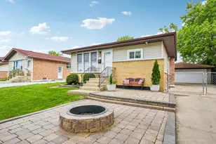 4428 Lisa Ln, Oak Forest, IL 60452 - Photo 2