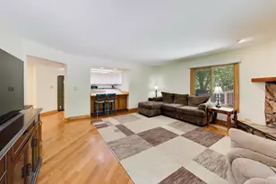 1104 Nottingham Ln, Elgin, IL 60120 - Photo 8