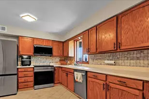 10985 S 84th Ave, Palos Hills, IL 60465 - Photo 8