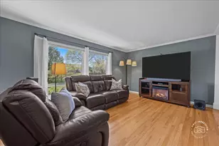 34W246 Giese Rd, Batavia, IL 60510 - Photo 6