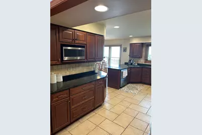 690 Waterford Drive, Des Plaines, IL 60016 - Photo 10