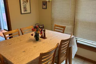 690 Waterford Dr, Des Plaines, IL 60016 - Photo 12