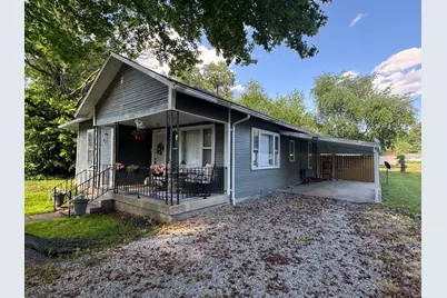 1008 S Commercial Street, Benton, IL 62812 - Photo 2