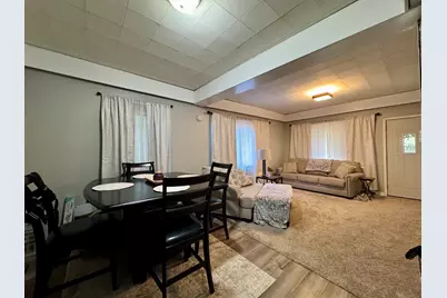 1008 S Commercial Street, Benton, IL 62812 - Photo 12