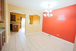 470 Grosvenor Ln, Aurora, IL 60504 - Photo 4