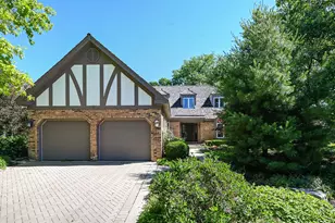 28 Lake Ridge Club Dr, Burr Ridge, IL 60527 - Photo 2