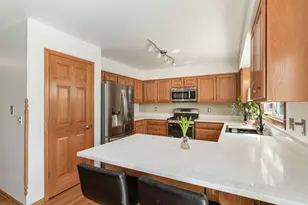 1003 Wesley Dr, Crystal Lake, IL 60014 - Photo 8