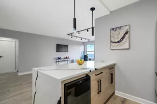 6157 N Sheridan Rd, Chicago, IL 60660 - Photo 6