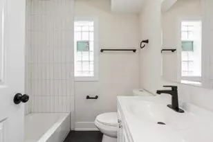 10429 S Indiana Ave, Chicago, IL 60628 - Photo 8