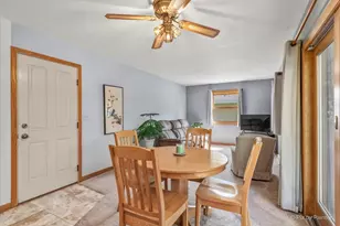 5284 Lawrence Dr, Kirkland, IL 60146 - Photo 6