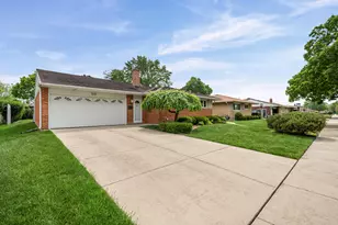 515 Lance Dr, Des Plaines, IL 60016 - Photo 2