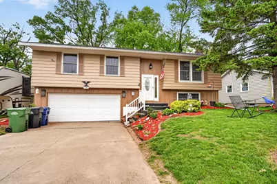 1704 9th Street NW, Clinton, IA 52732 - Photo 2
