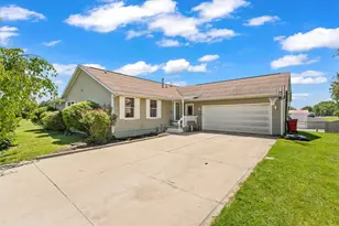 1203 Ridgewood Rd, Mahomet, IL 61853 - Photo 2