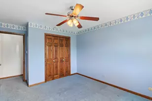 909 W Surrey Rd, Addison, IL 60101 - Photo 20
