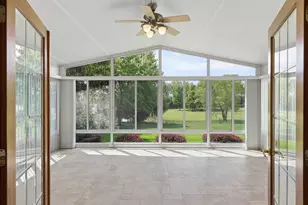 909 W Surrey Rd, Addison, IL 60101 - Photo 6