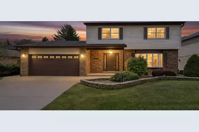 909 W Surrey Road, Addison, IL 60101 - Photo 2