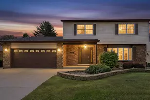 909 W Surrey Rd, Addison, IL 60101 - Photo 2