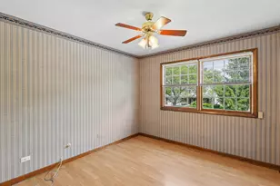 909 W Surrey Rd, Addison, IL 60101 - Photo 22