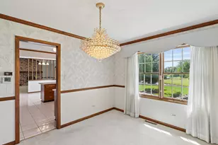 909 W Surrey Rd, Addison, IL 60101 - Photo 14