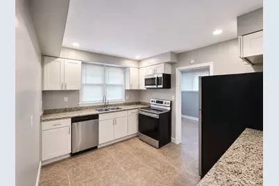 8622 S Jeffery Boulevard, Chicago, IL 60617 - Photo 4