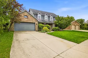 1333 W Sable Dr, Addison, IL 60101 - Photo 2