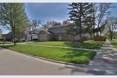 554 Briarwood Drive, Wheeling, IL 60090 - Photo 2